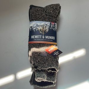 Hewitt & Munro 2 pair Men’s wool blend socks | size 8-12 (US)